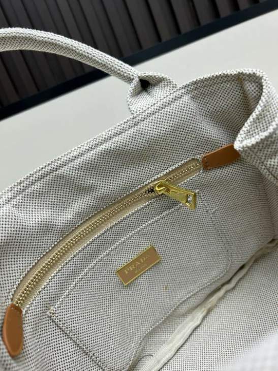 Picture of Prada Handbags _SKUfw193511277fw